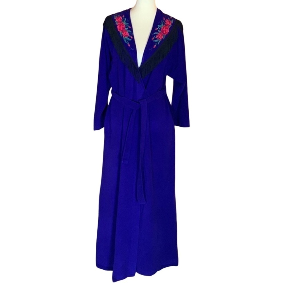 Vintage Vanity Fair purple robe with floral embroidery & fringe Size Sma…